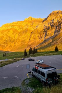 Wohnwagen am Stellplatz Säntis in der Schweiz.