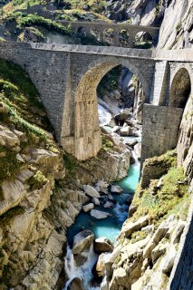 Teufelsbrücke und Die Teufelsschlucht
                           bei Andermatt.