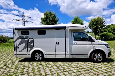 Wohnmobil draußen